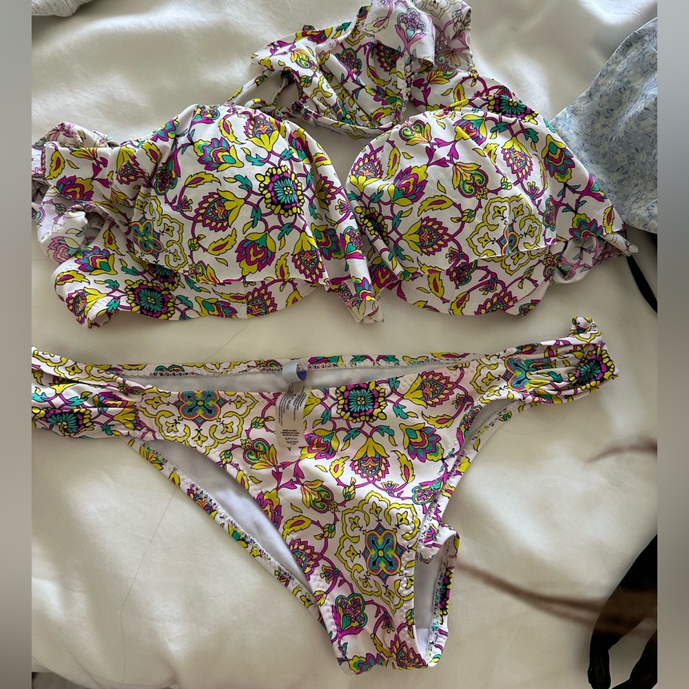 Swimsuit / Bikini off the shoulder pattern small
